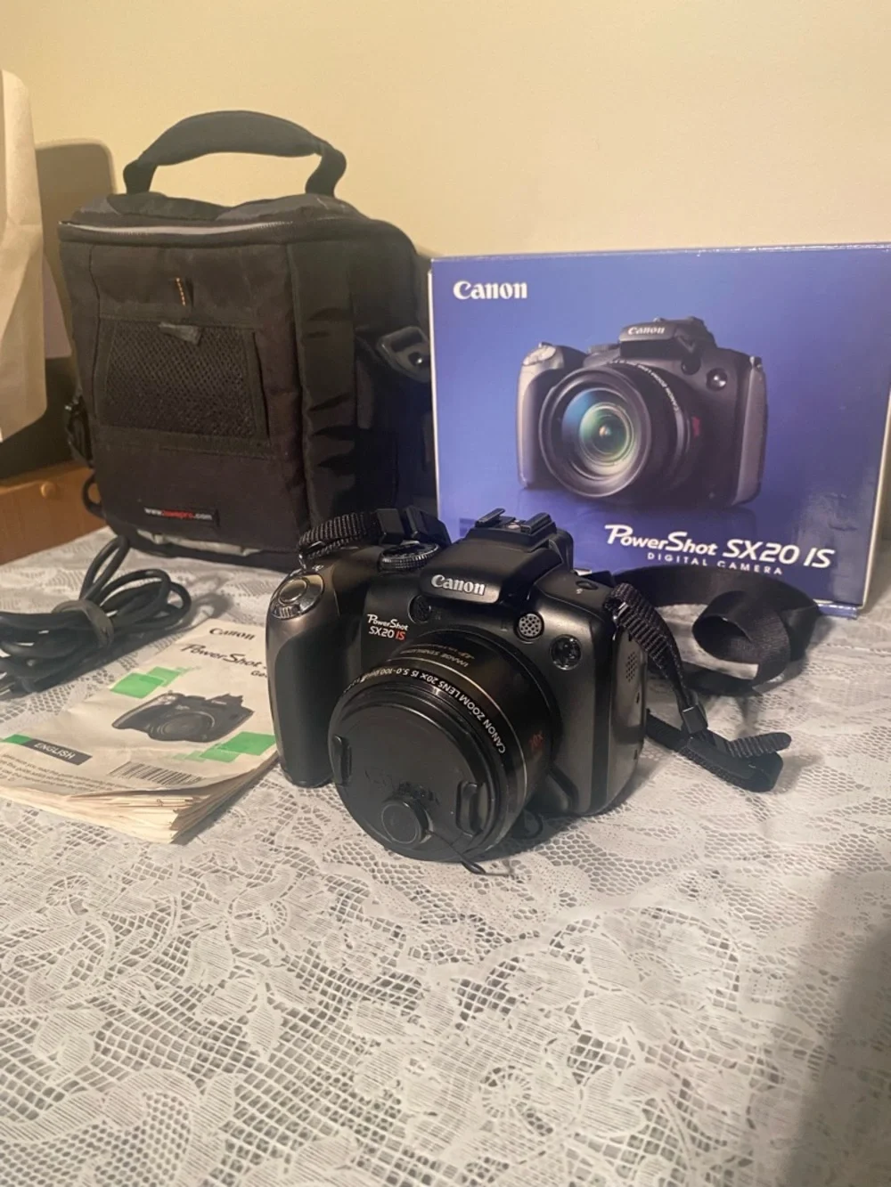 Canon PowerShot SX20 IS 12.1MP 20X Zoom Lens Digital Camera/Case - Picture 1 of 10